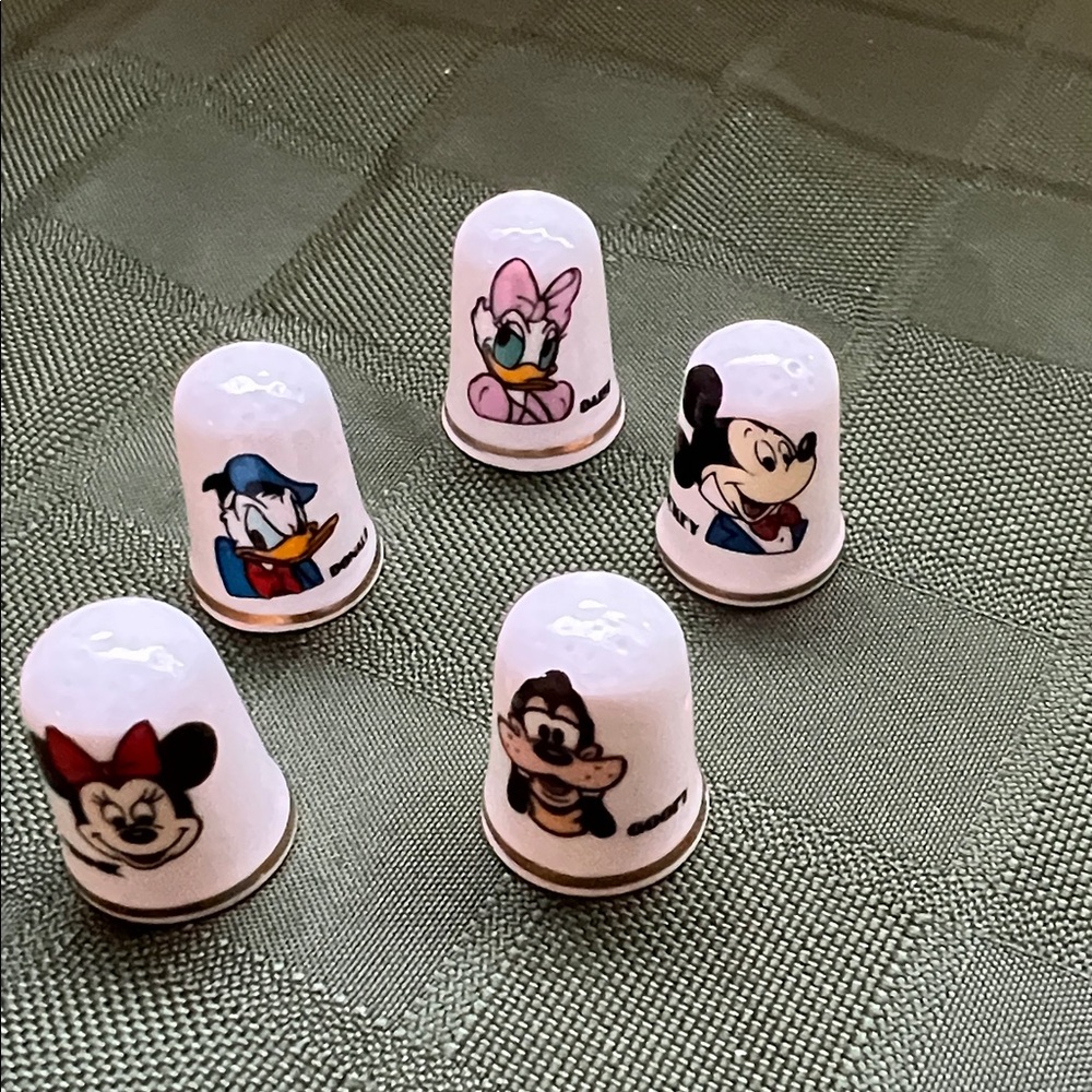 5 Disney Mini Character Thimble Collection Mickey, Minnie, Goofy, Donald, Daisy